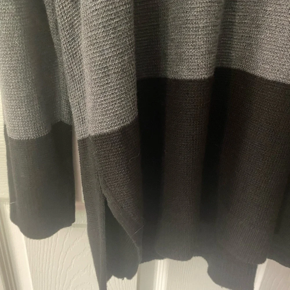 Vince Camuto Cream and Gray Crew Neck Sweater - Picture 4 of 7